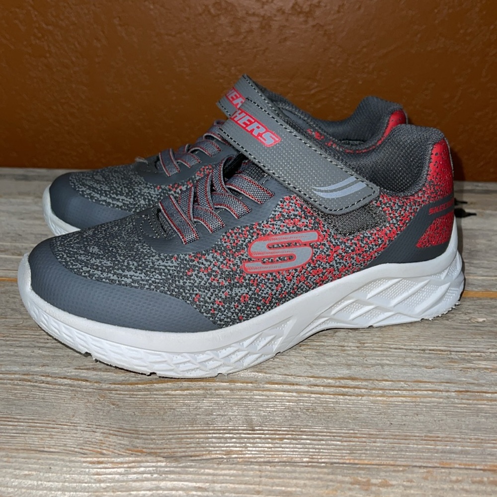 Skechers size 13.5 little boy’s sneakers - Picture 2 of 13